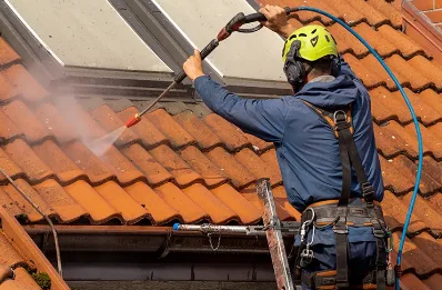 Démoussage et hydrofuge de toiture à Bouquetot